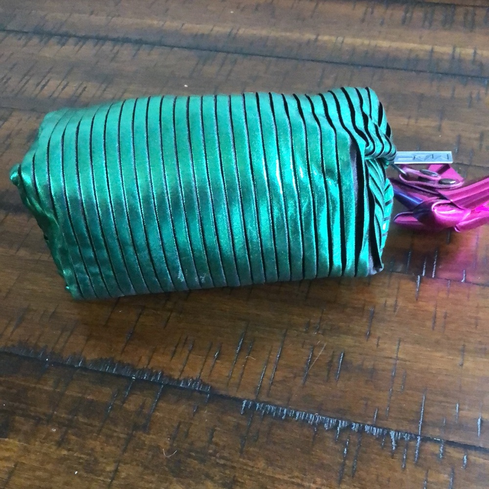 MAC cosmetics bag - Picture 5 of 6